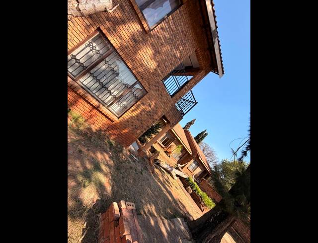 6 BEDROOM HOUSE FOR SALE IN HEUWELOORD